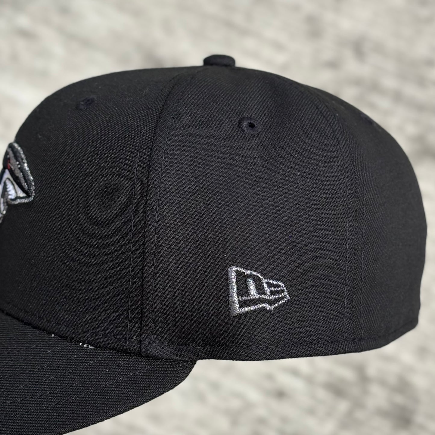 7 1/8 • SHARK BLACK NHL