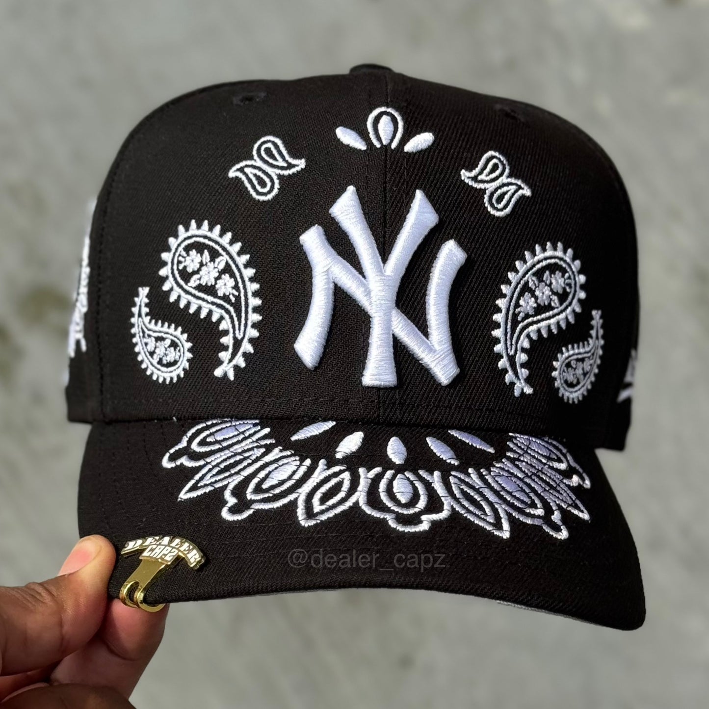 7 1/8 • 7 1/4 • 7 3/8 • NEW YORK YANKEES PASLEY