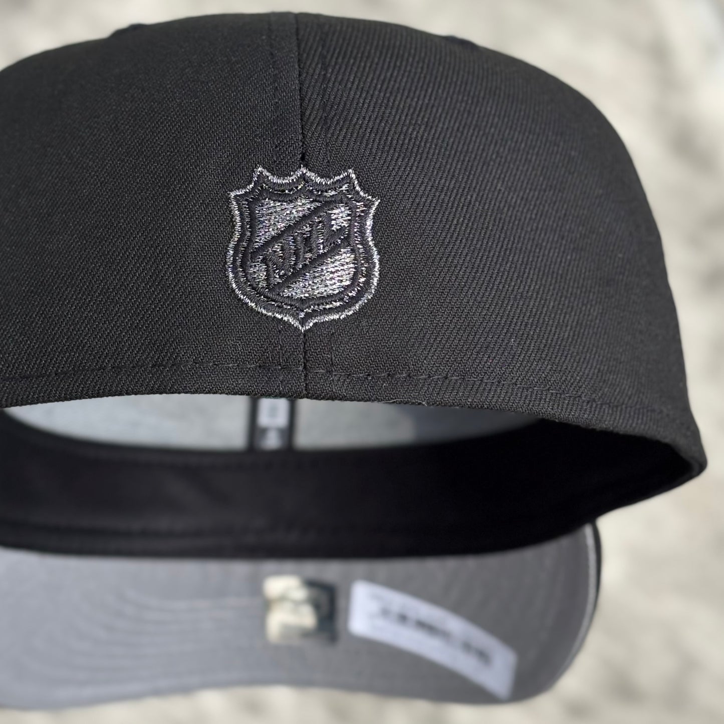 7 1/8 • SHARK BLACK NHL