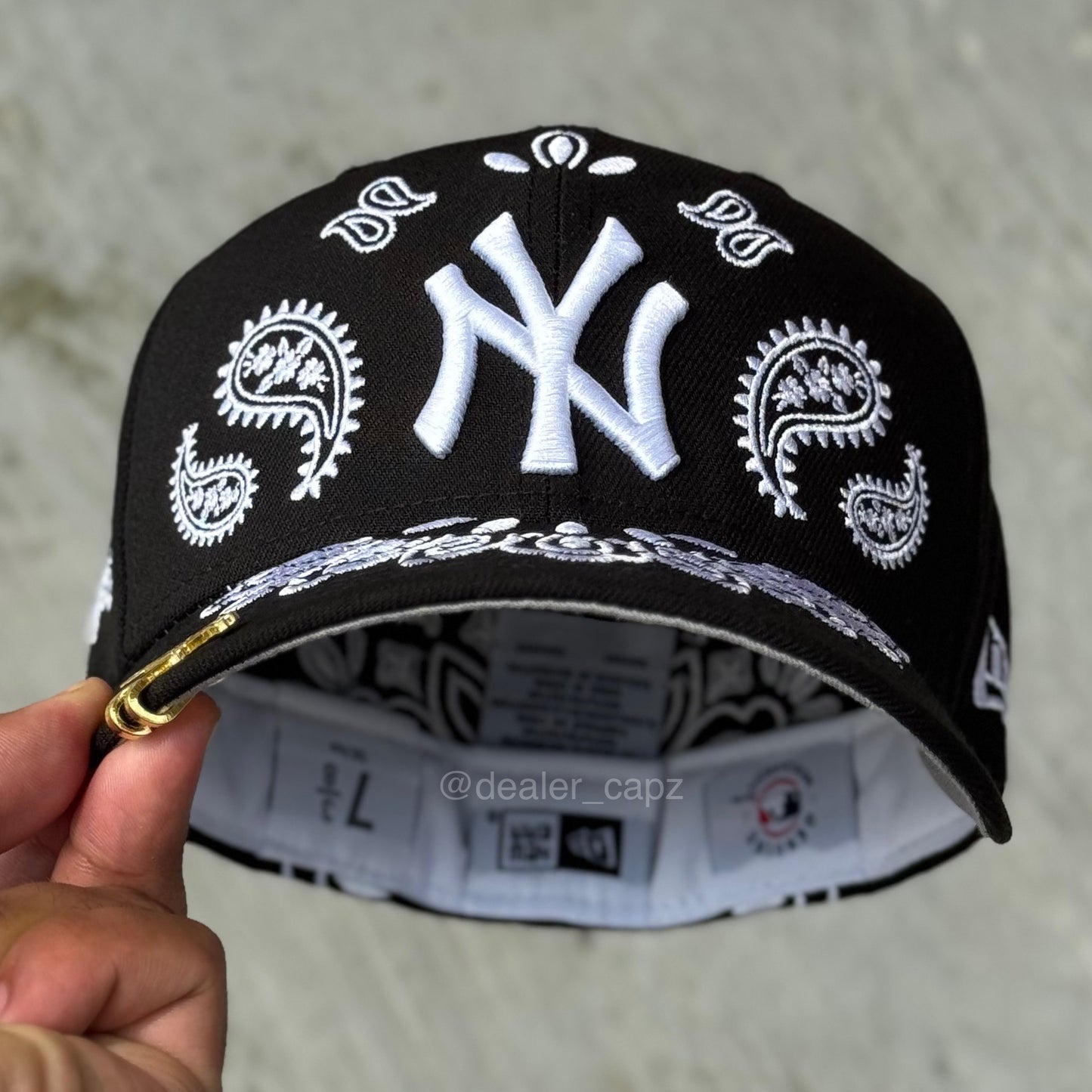 7 1/8 • 7 1/4 • 7 3/8 • NEW YORK YANKEES PASLEY