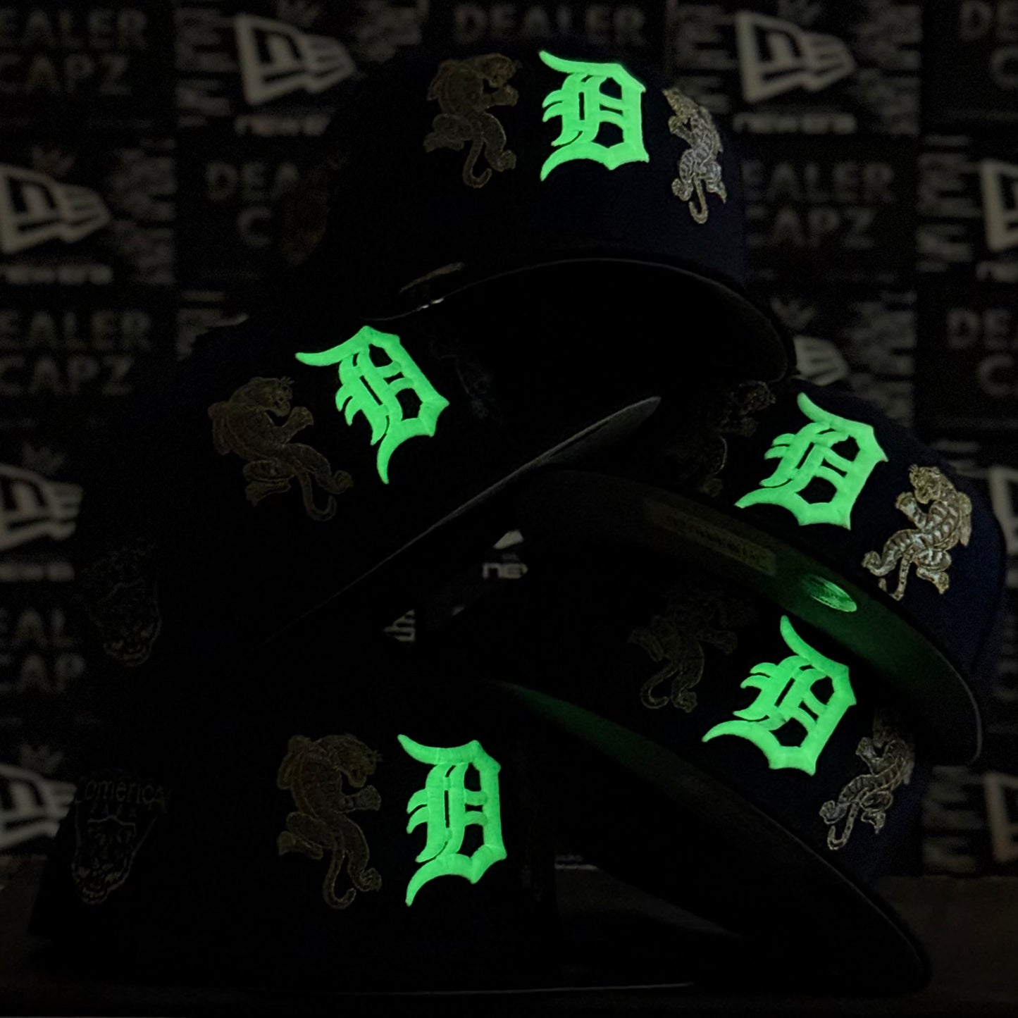 DETROIT TIGERS (glow in the dark)