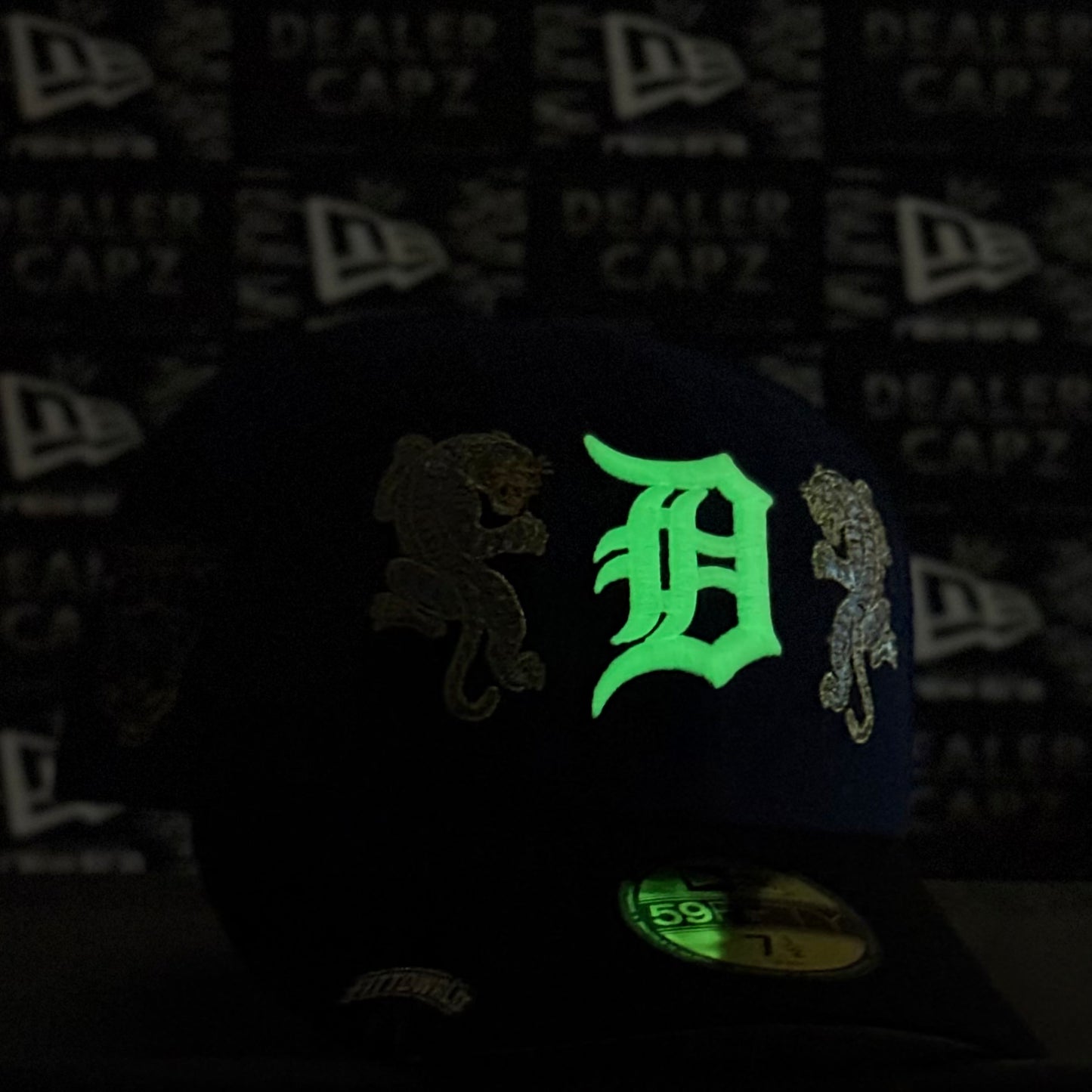 DETROIT TIGERS (glow in the dark)