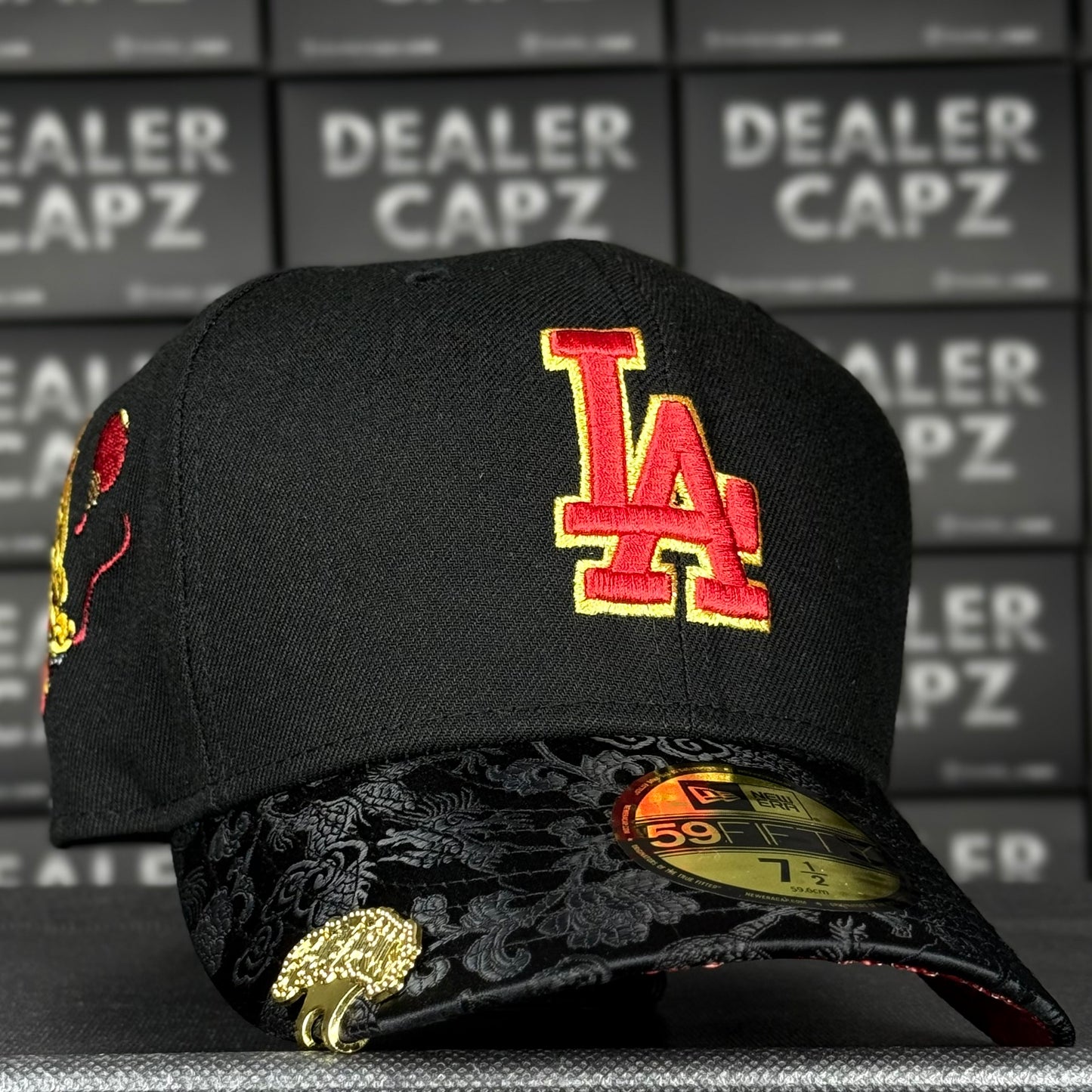 LOS ÁNGELES DODGERS “DRAGON DANCE”