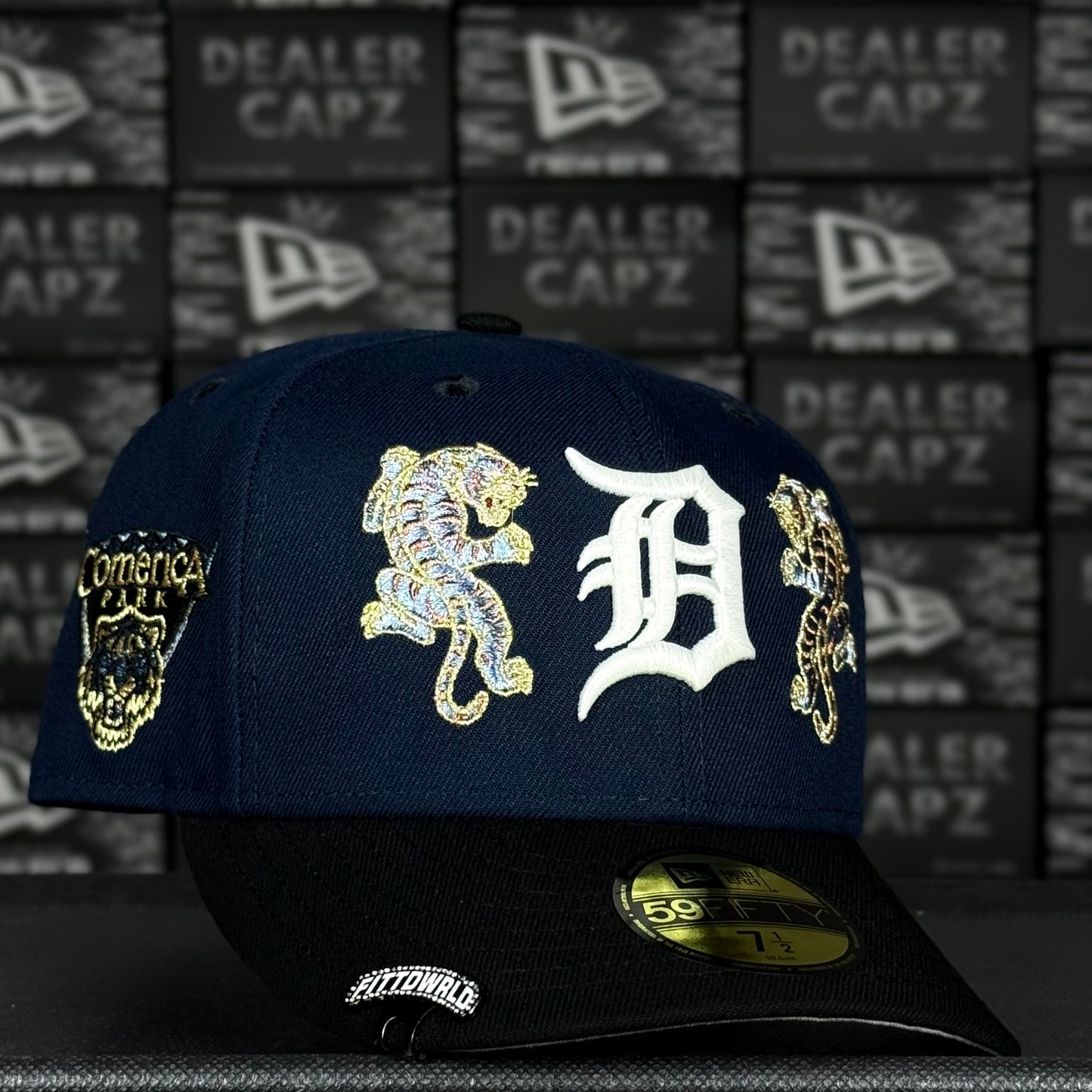 DETROIT TIGERS (glow in the dark)