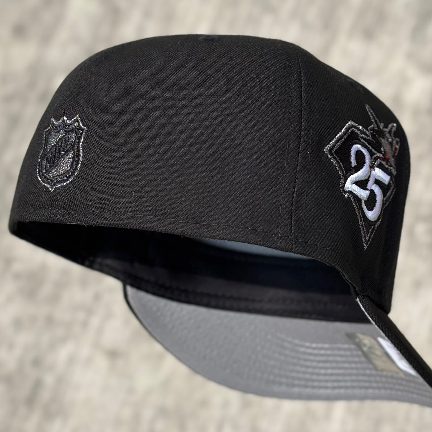7 1/8 • SHARK BLACK NHL