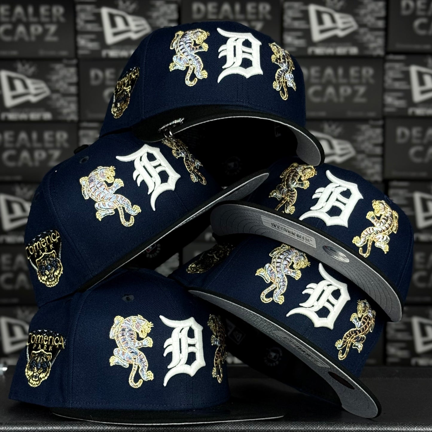 DETROIT TIGERS (glow in the dark)