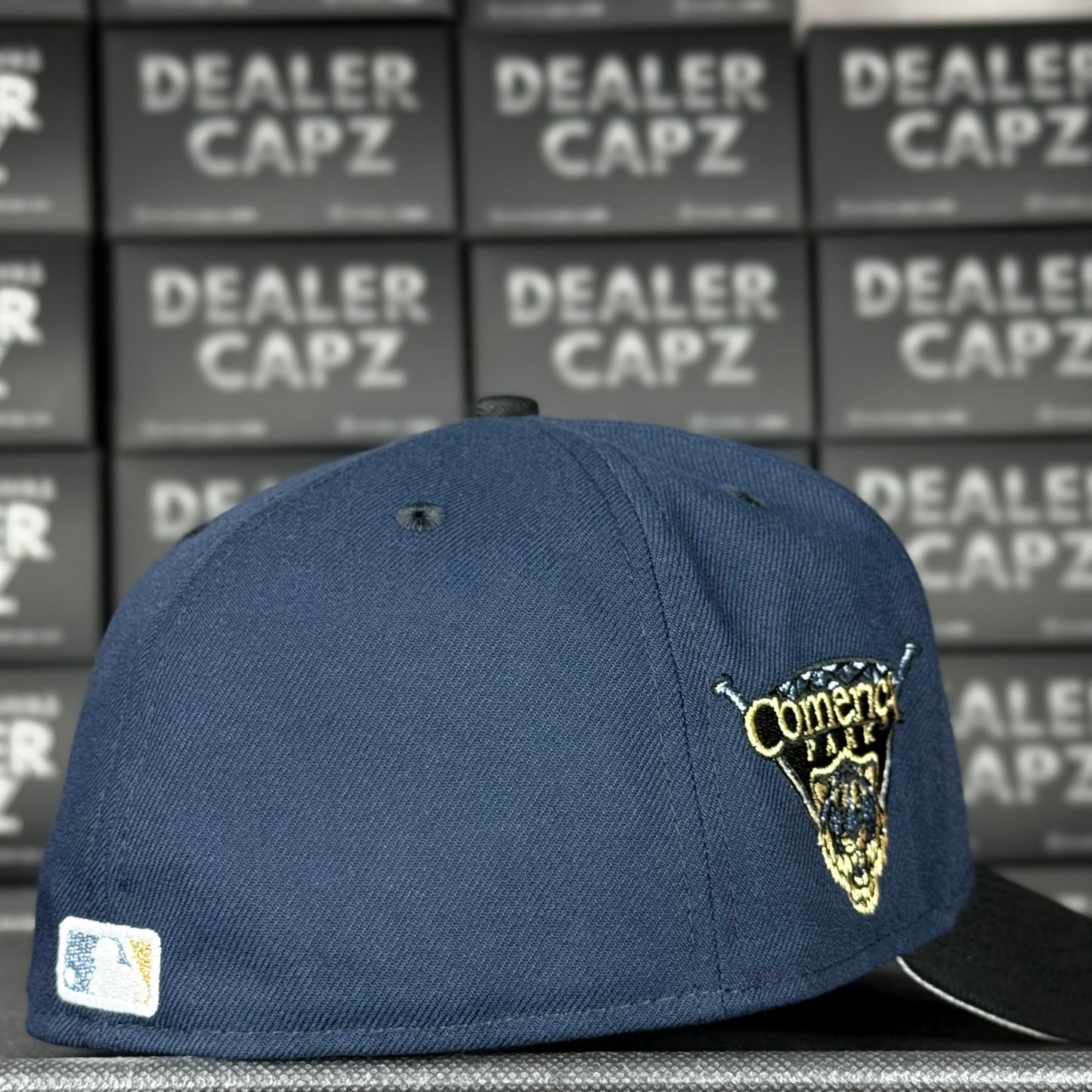 DETROIT TIGERS (glow)