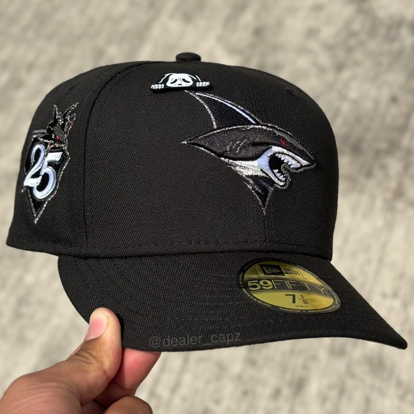 7 1/8 • SHARK BLACK NHL