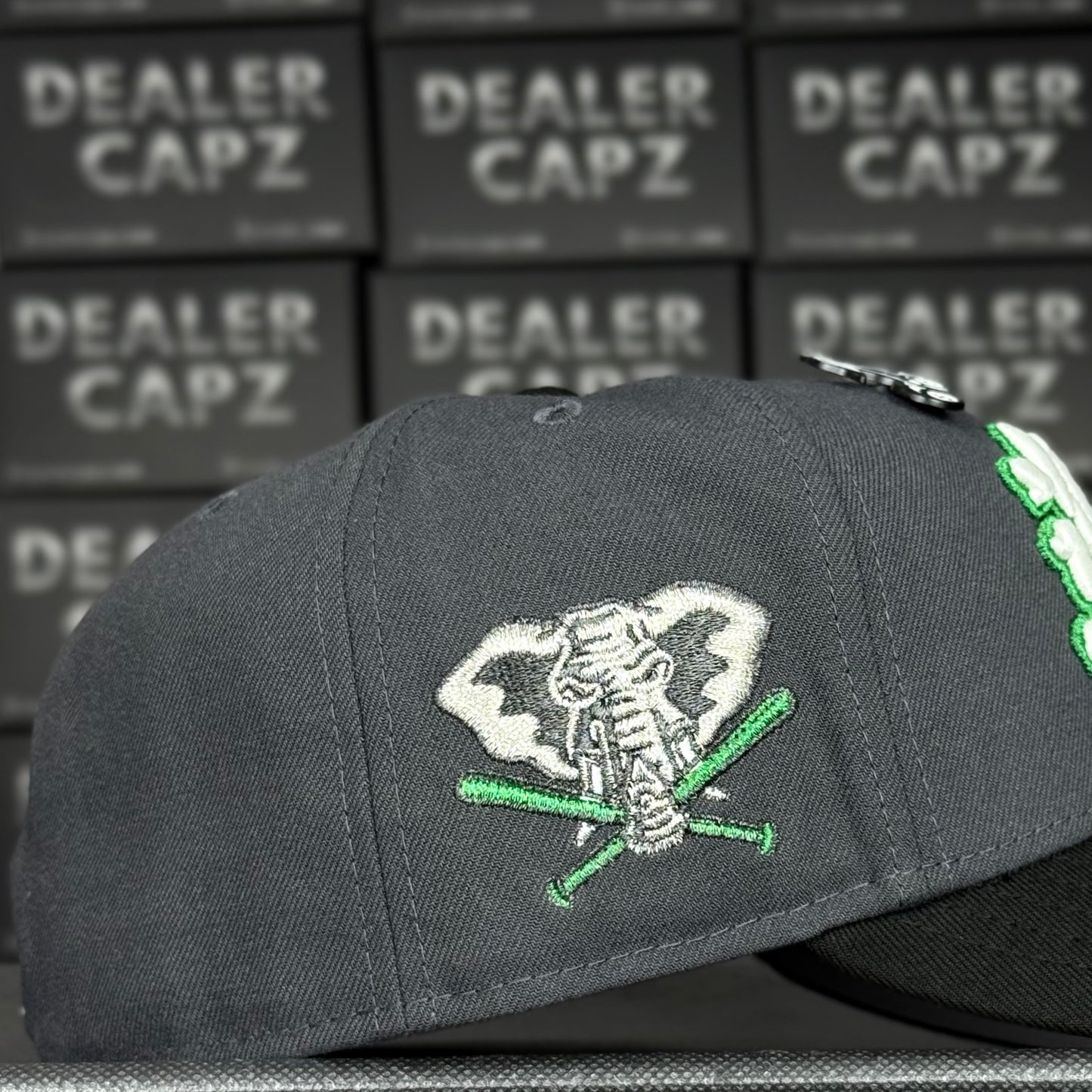 OAKLAND ATHLETICS KANJI (glow in the dark)