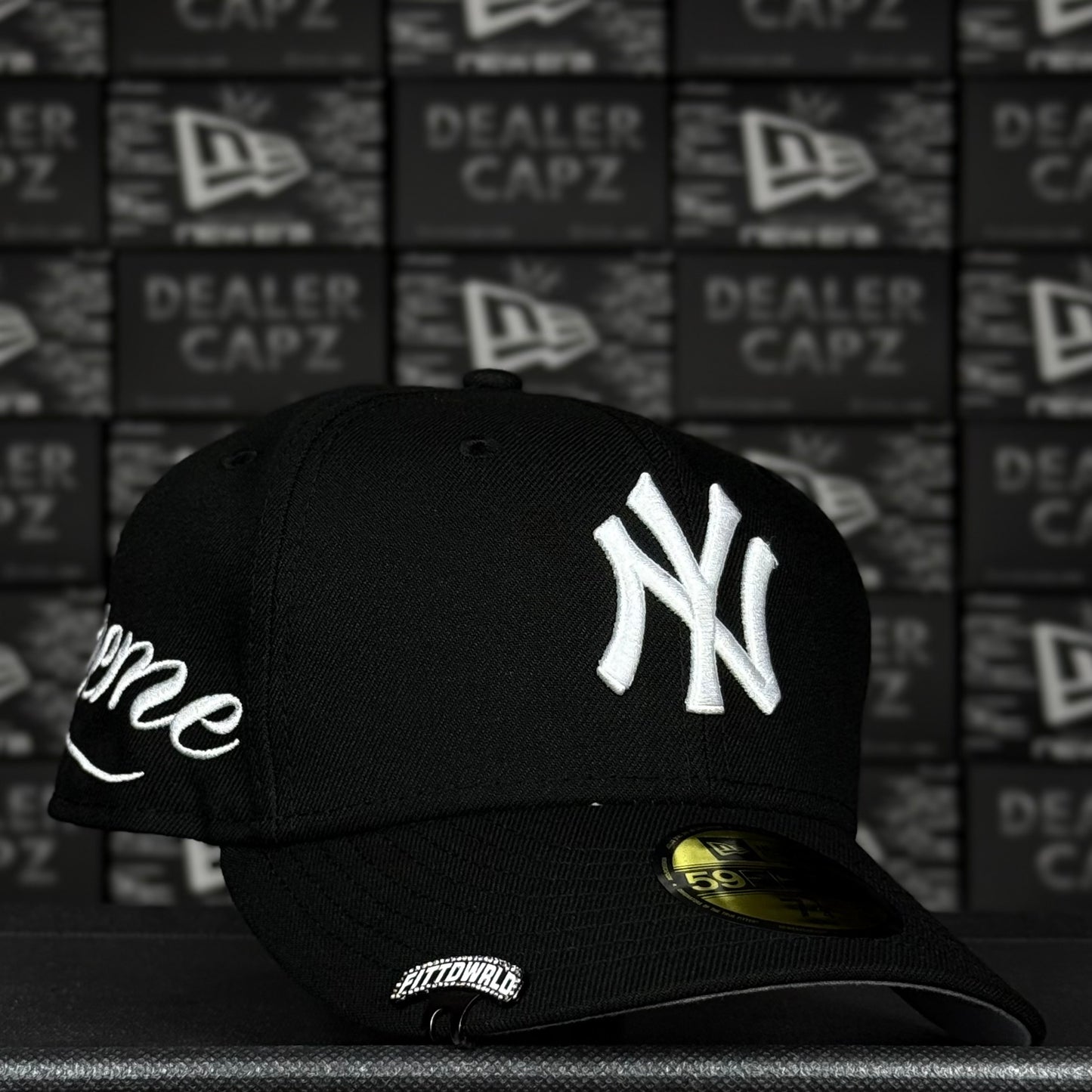 SUPREME x YANKEES BLACK