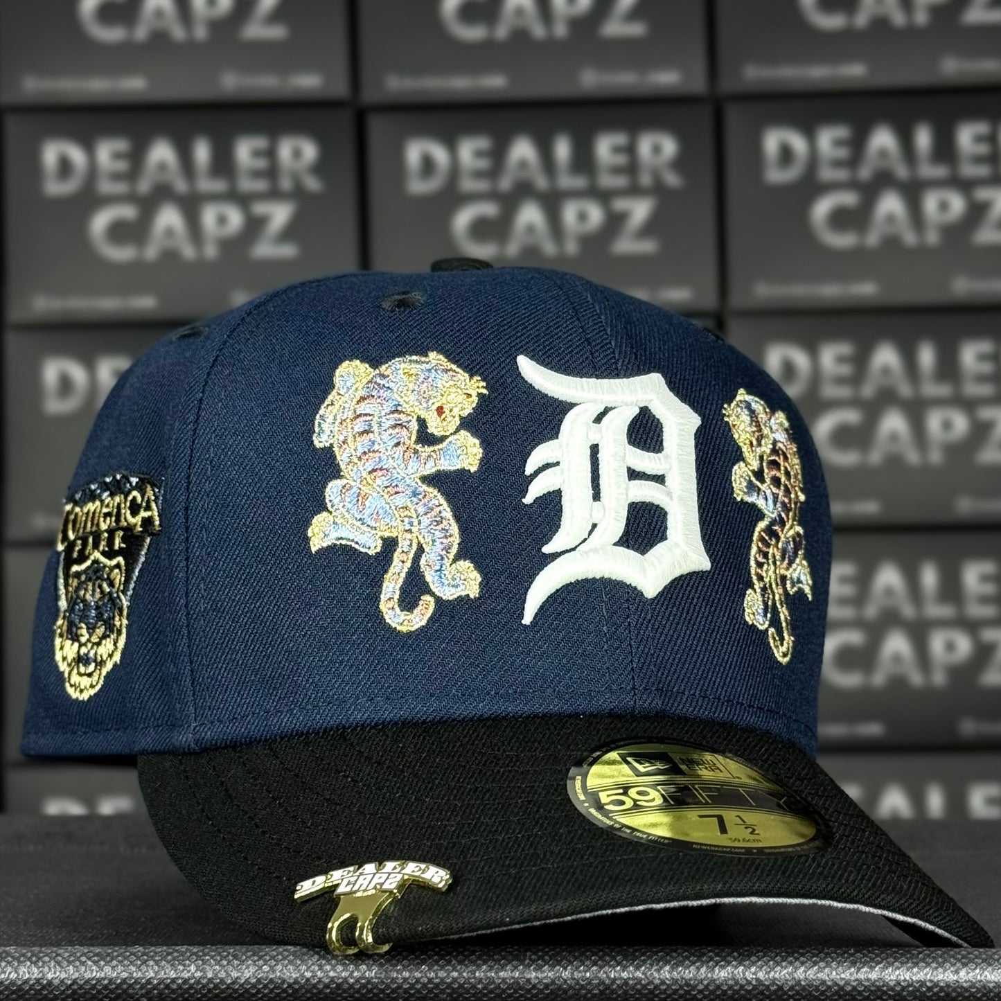 DETROIT TIGERS (glow)