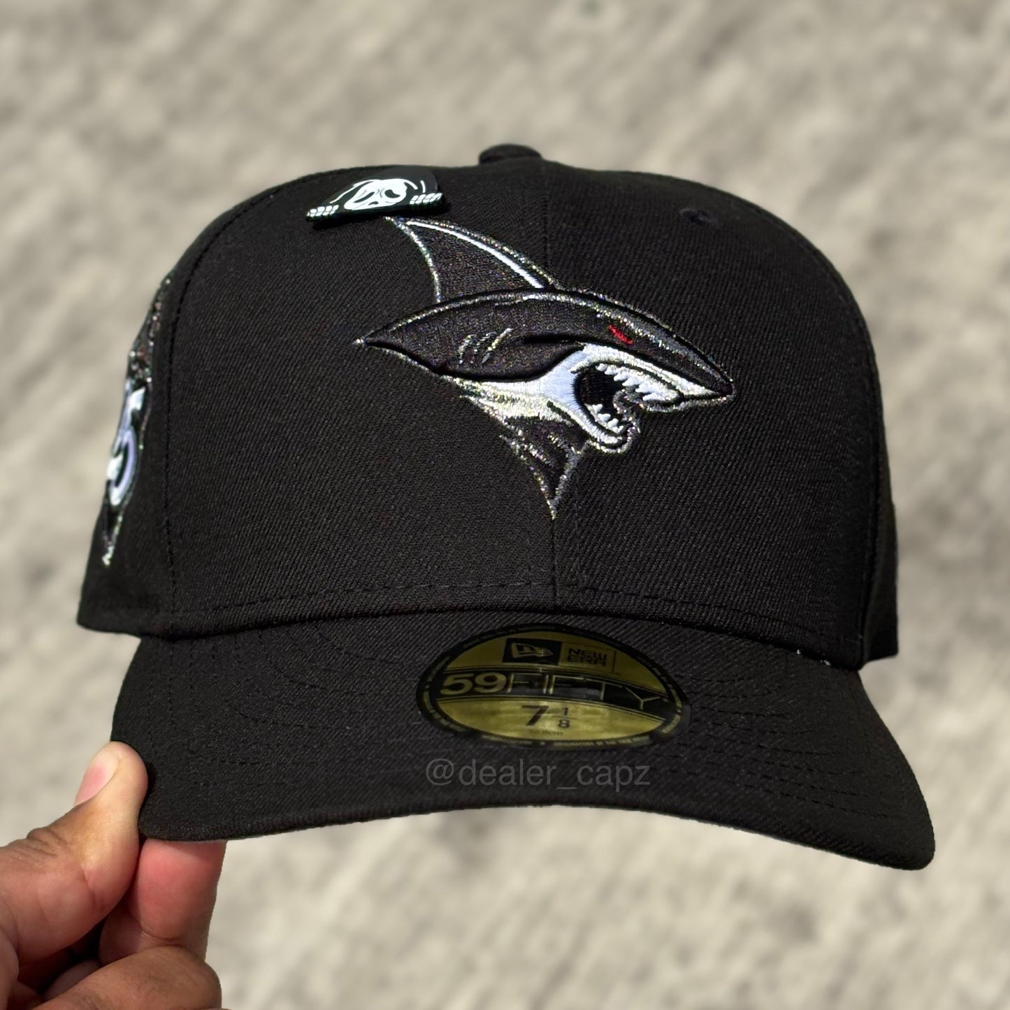 7 1/8 • SHARK BLACK NHL