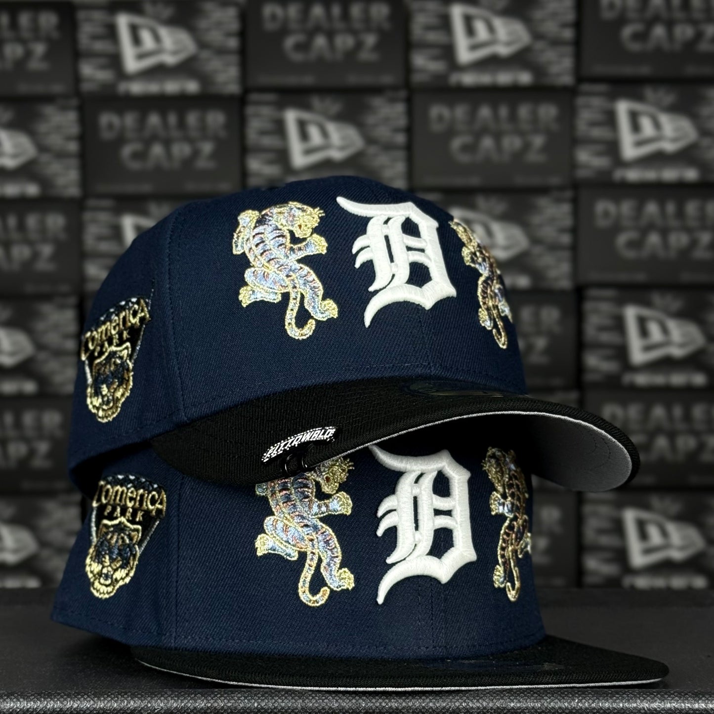 DETROIT TIGERS (glow in the dark)