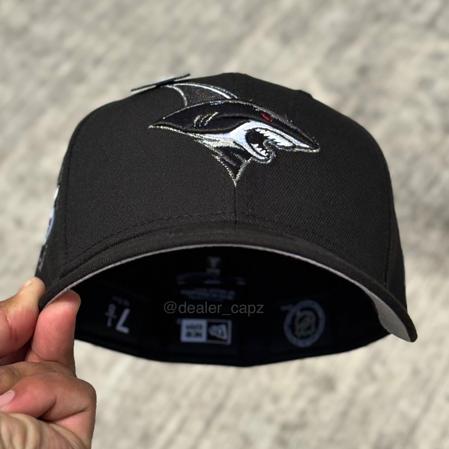 7 1/8 • SHARK BLACK NHL