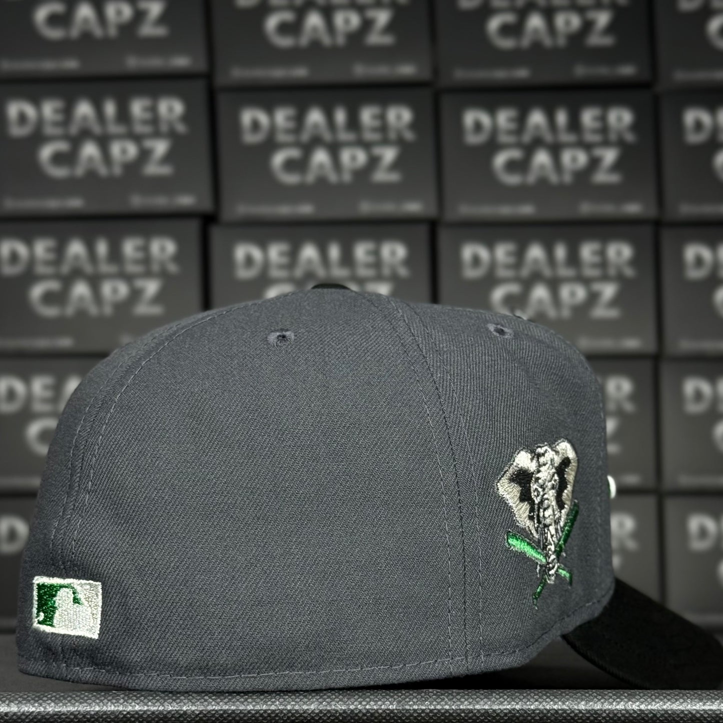 OAKLAND ATHLETICS KANJI (glow in the dark)