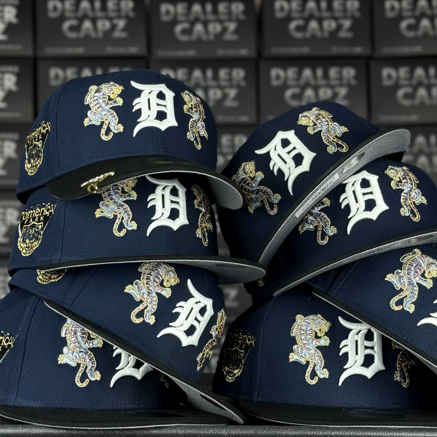DETROIT TIGERS (glow)